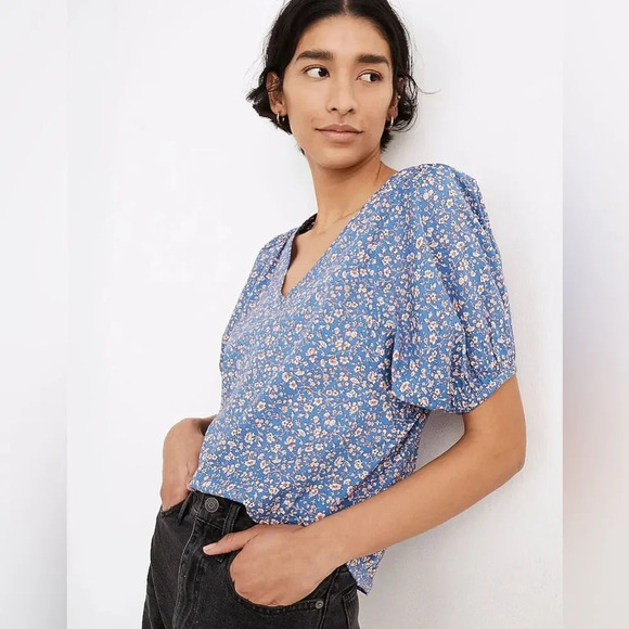 MADEWELL NWOT V-Neck‎ Puff Sleeve Top in Summer Vines Hermitage Blue - Picture 1 of 10